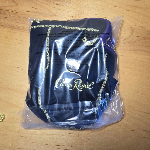 Lot of 4 Crown Royal Bags, 2 Sizes Purple, One Green, One Black, All Excellent - Picture 8 of 8